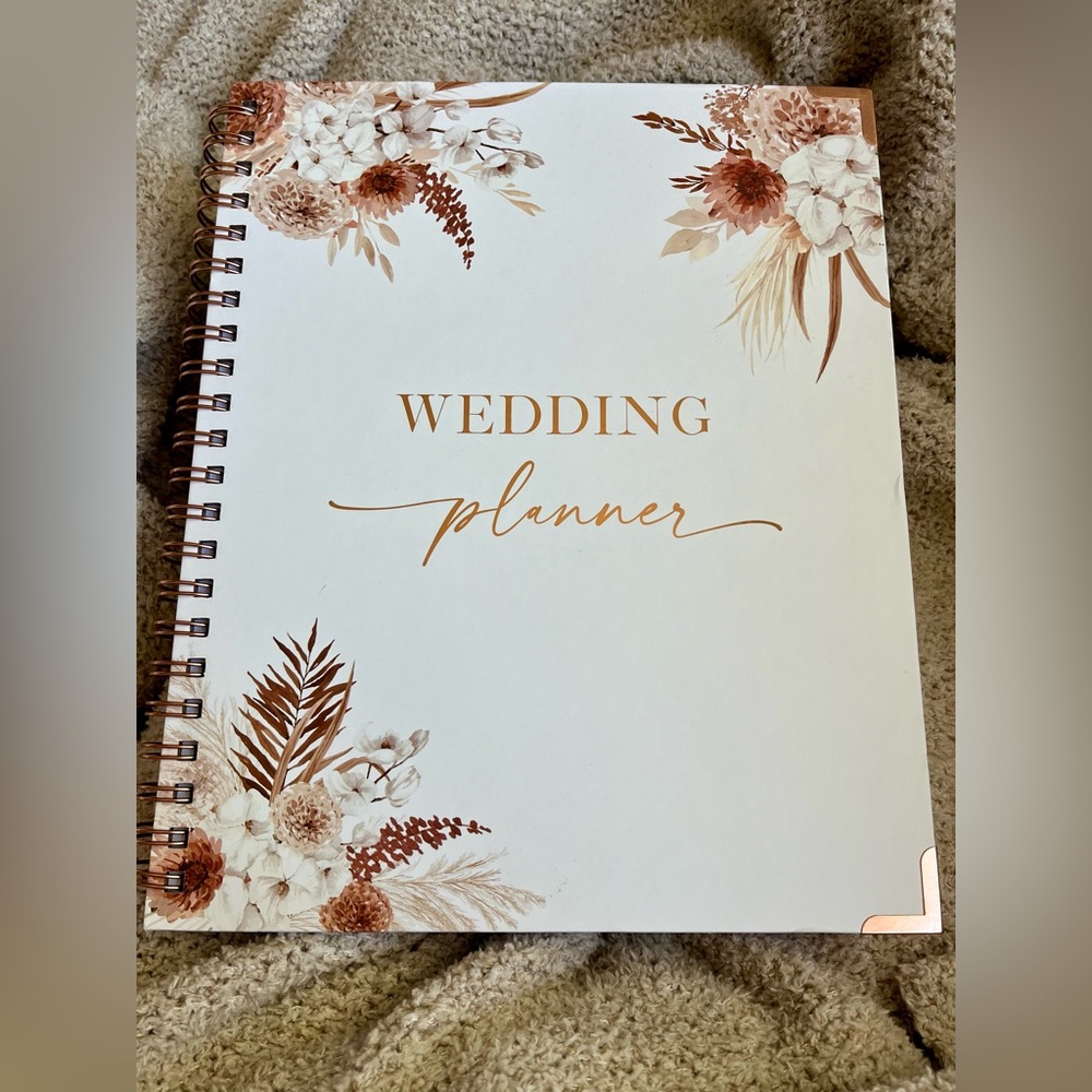 **Brand New** Wedding Planner (Hardcover) - Picture 2 of 15